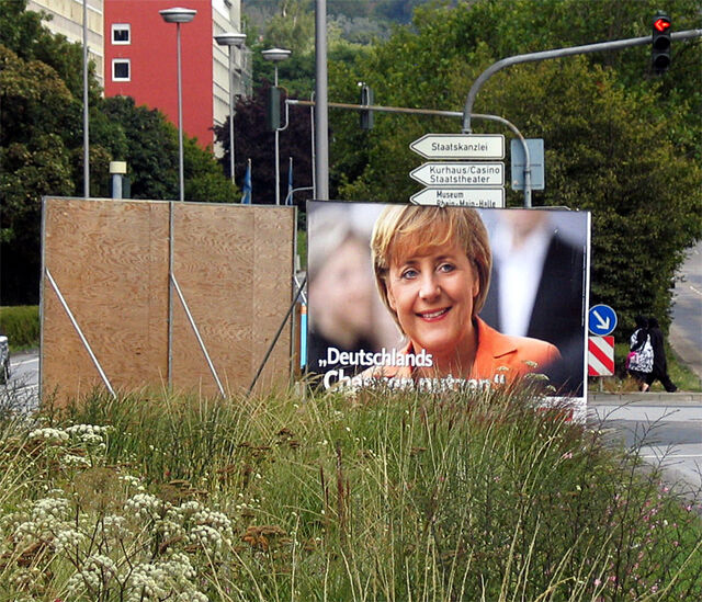 Angie im Grünen