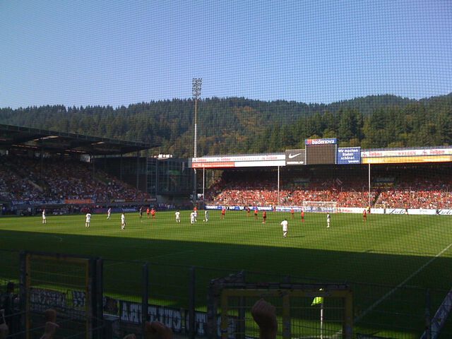 Idyllisches Stadion im Schwarzwald
