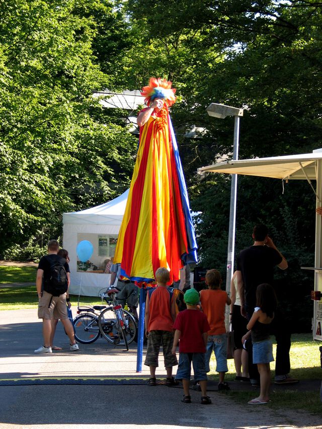 Stadtgeburtstag: Stelzenmann