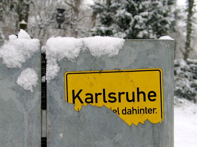 Karlsruhe. Schnee dahinter.