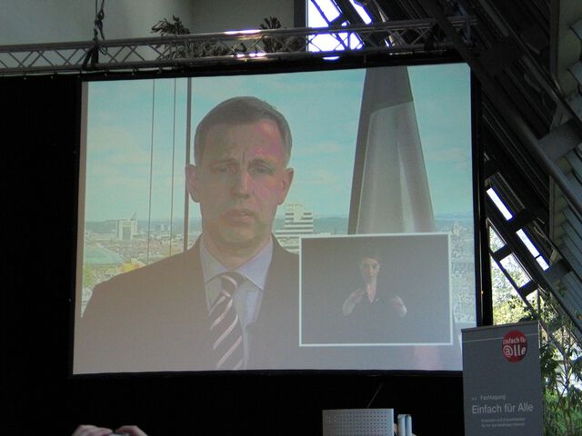 EfA-Tagung - Betroffen schauender Minister