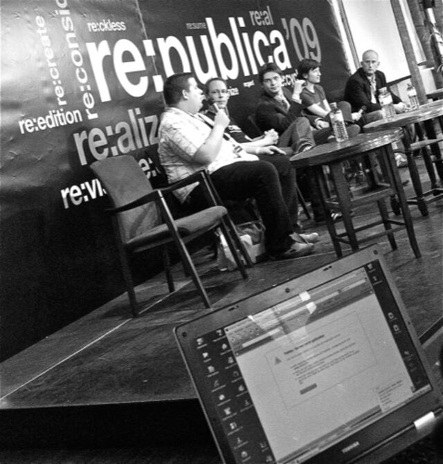 re:publica 09 - Keine Verbindung beim Panel zu »Politik und Netz«