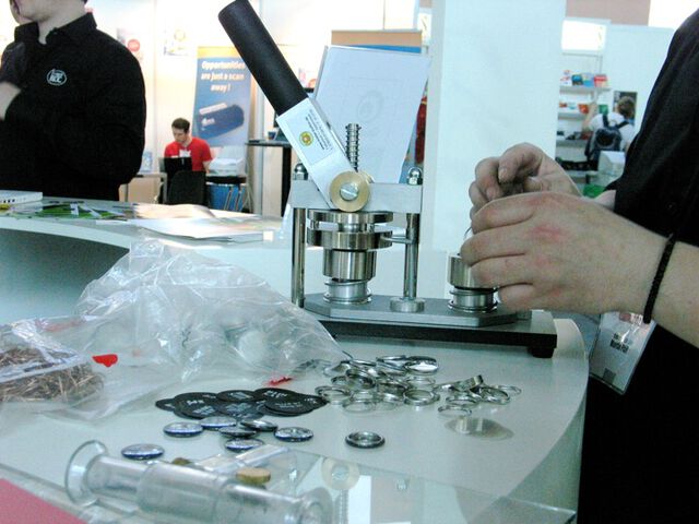 MacExpo 2006: Badge-Produktion