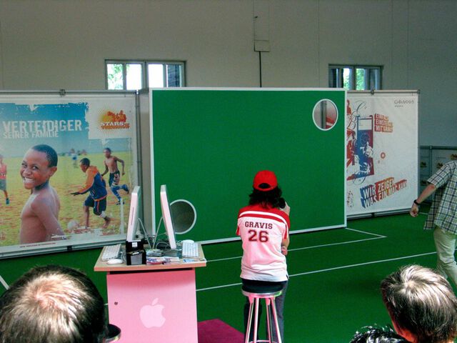 MacExpo 2006: Torwandschießen bei Gravis